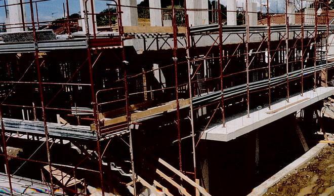 La segnalazione: «Controllate l’edificio dietro casa mia»