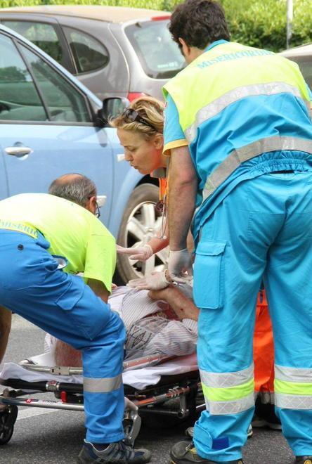 Coppia di anziani travolti dall’auto mentre la lavano 