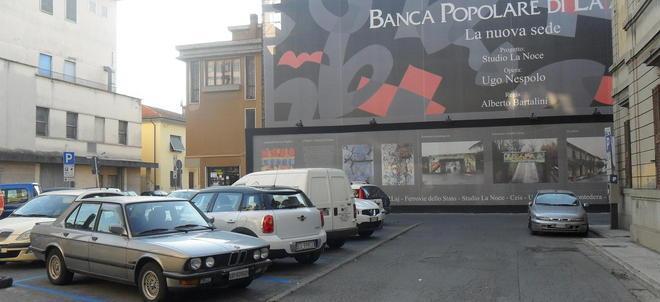 Una nuova area pedonale al posto del parcheggio 