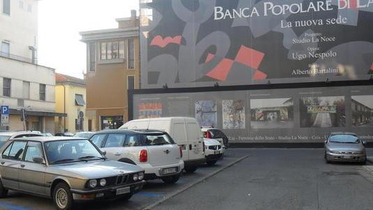 Una nuova area pedonale al posto del parcheggio