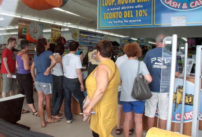 In fila davanti a Stefan per restituire la tessera 