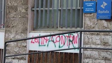 Scritte contro Equitalia, l’imbrattatore è l’ex vigile Cardosi