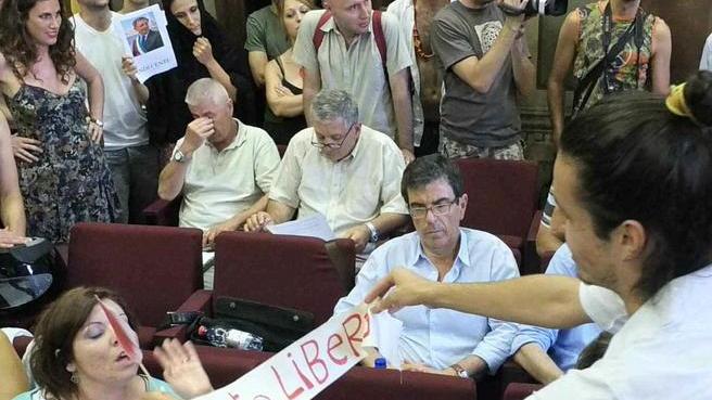 Pd e Pdl criticano il blitz mascherato in Comune