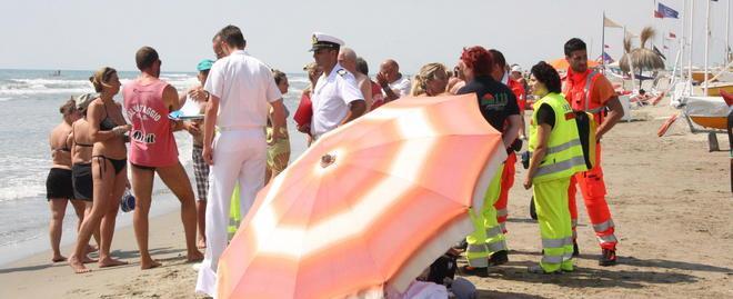 Muore mentre passeggia in spiaggia 