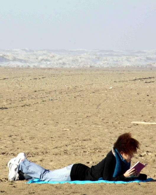 Derubati mentre fanno l’amore in spiaggia