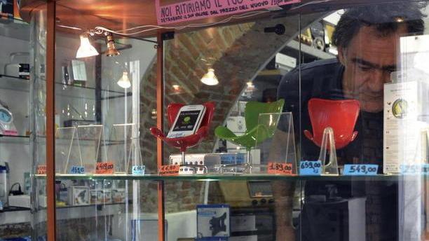 Svaligiato negozio in pieno centro