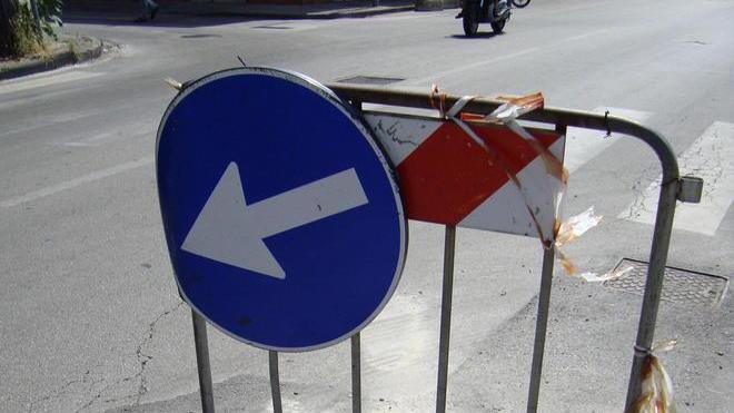 Via Coppino, la buca compie 100 giorni