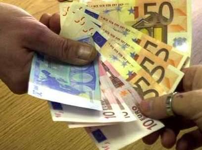 Centinaia di euro falsi sequestrati dalla polizia