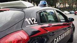 Ubriaco picchia tre coetanei, arrestato