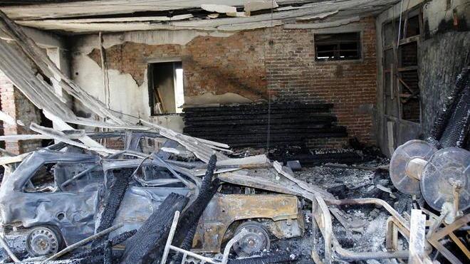 Fiamme e paura nella notte