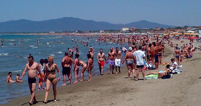 No a calcio, musica e cani in spiaggia 