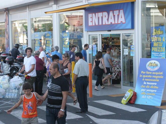 Negozi Stefan, 80 addetti senza stipendio 