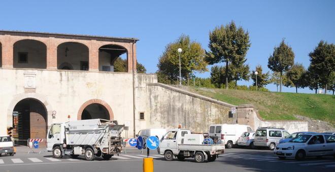 Riconsegna i soldi trovati 