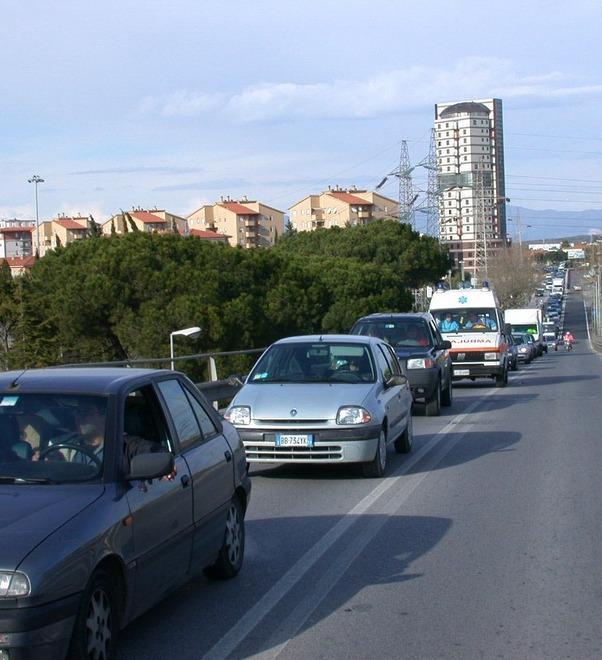 «Abbatteremo il cavalcaferrovia»
