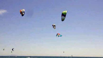 Decine di kite a Castiglione