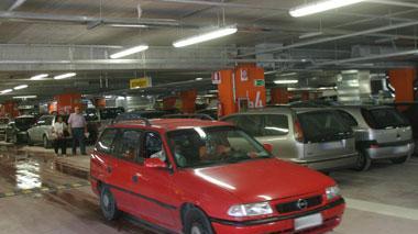 Parcheggi per i disabili occupati da chi non potrebbe. I vigili: “Non possiamo sanzionare”