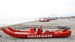 Stroncato da malore mentre fa il bagno