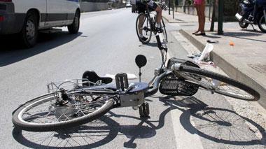 In bici contro un furgone, muore un 61enne