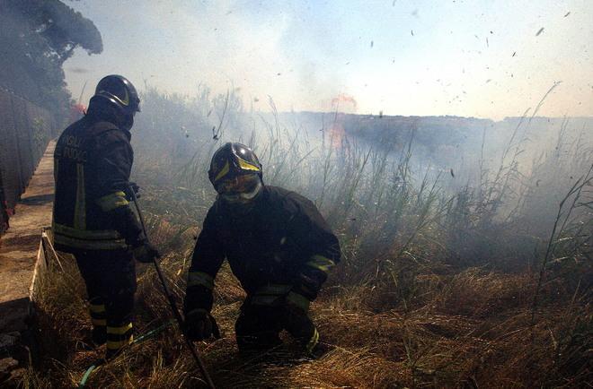 Un incendio tra Empoli e San Romano manda in tilt il traffico ferroviario 