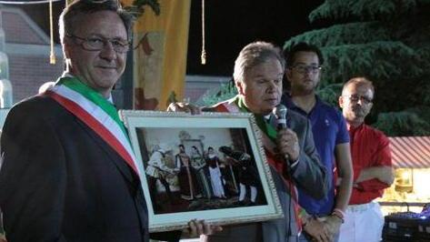 Ora l’amicizia con Bovino è ricordata anche sui cartelli