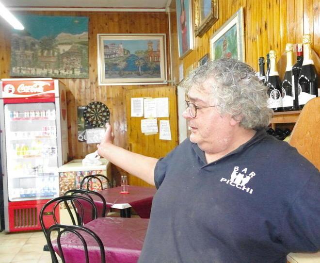 Banditi armati di pistola rapinano un bar e fuggono 