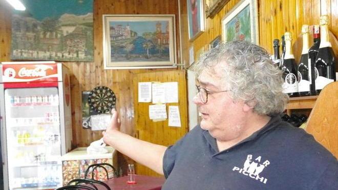 Banditi armati di pistola rapinano un bar e fuggono