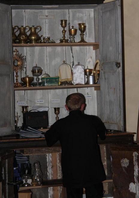 Sacrilegio in Duomo Ladri rubano le ostie e le offerte dei fedeli 