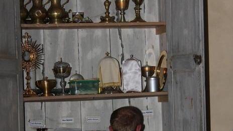 Sacrilegio in Duomo Ladri rubano le ostie e le offerte dei fedeli