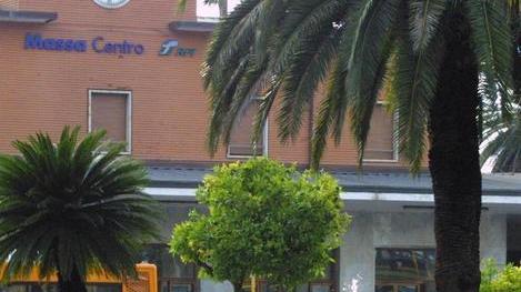 Teatro, poesie, giochi in piazza Stazione