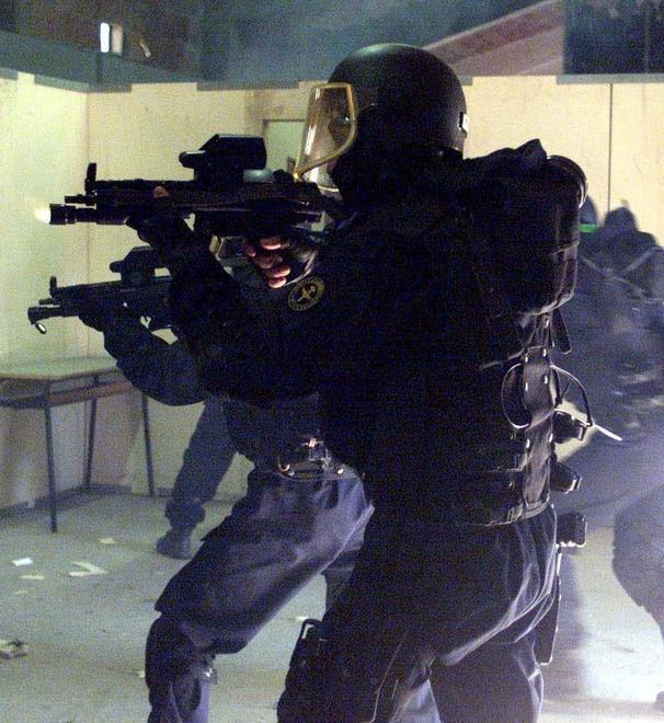 Attentato, un ferito è di S. Piero a Grado 