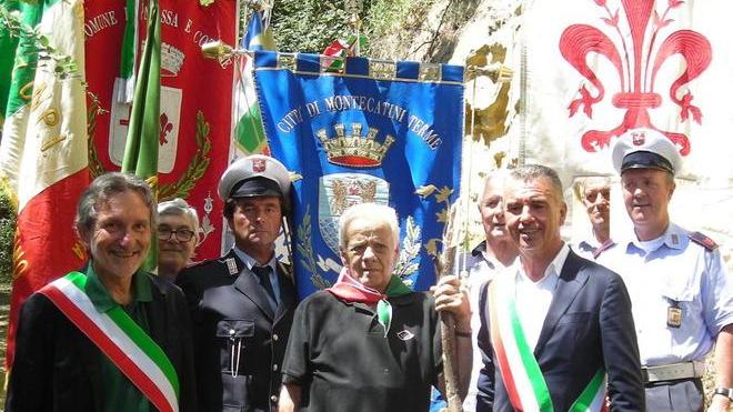 Partigiano morì a 18 anni una targa da due sindaci