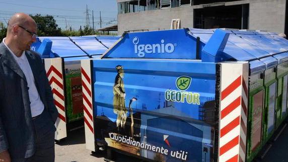 Ora il cassonetto si sposta e arriva fino sotto casa