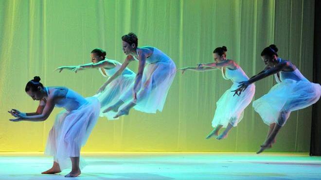 Scrosciano applausi per lo show del Centro danza