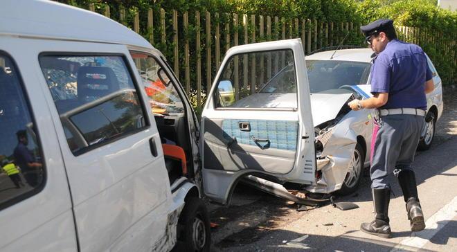 Giovane ferito in un incidente stradale