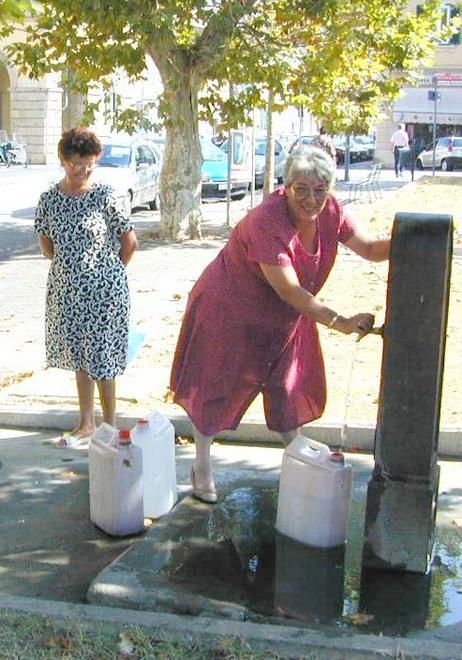 Montecarlo, multe fino a 500 euro a chi spreca l’acqua 