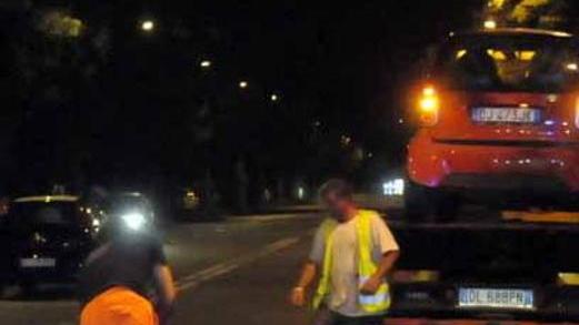 Tamponamento fra due auto, una si ribalta: sei feriti
