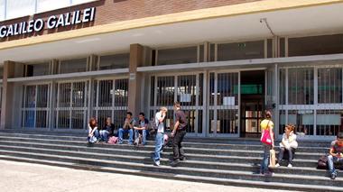 Gabbiano intrappolato all’Iti durante gli esami di maturità