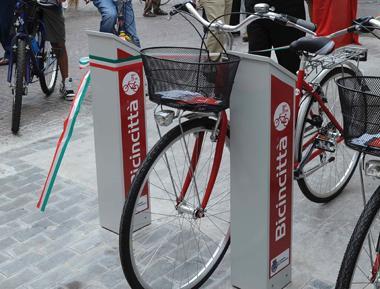 Bici a noleggio: via ai lavori, a fine estate parte il servizio 