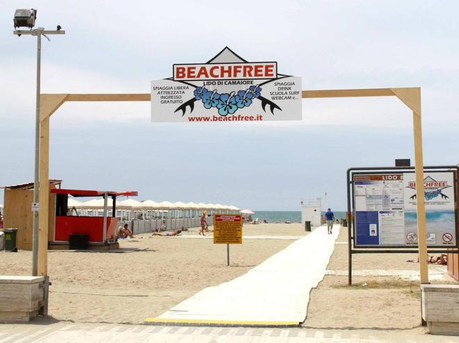 Per la spiaggia libera una doccia... solare 