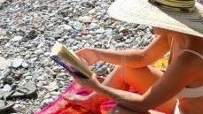 Leggere al mare con la Falesiana