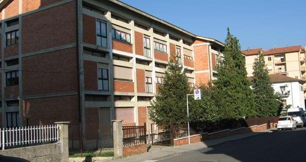 Bocciati: insegnanti difendono la scuola 