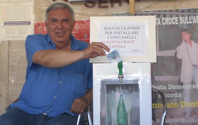 Arriva il fontanello in piazza Matteotti ma è solo di cartone