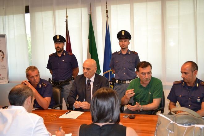 Scippo e rapina, arrestati due cugini pratesi Li fermano su segnalazione di un’anziana e indosso hanno la borsetta di una seconda vittima
