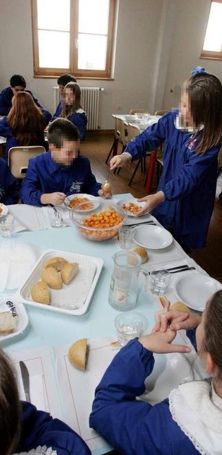 Latte e pane biologico nella nuova mensa 