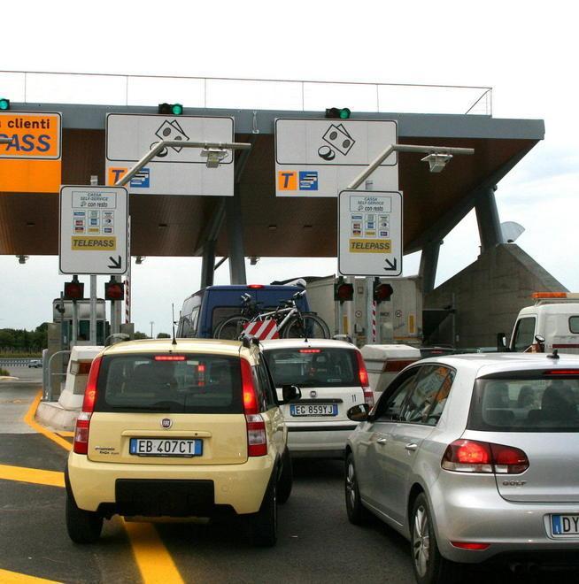 La Questura: no al corteo di auto «Troppi rischi sull’autostrada» 