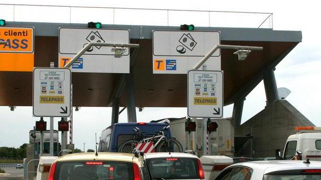 La Questura: no al corteo di auto «Troppi rischi sull’autostrada»