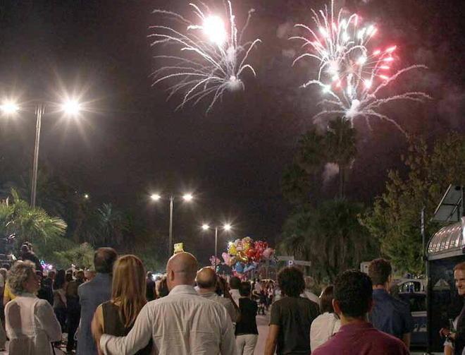 Notte bianca show fuochi d’artificio musica e spettacoli 