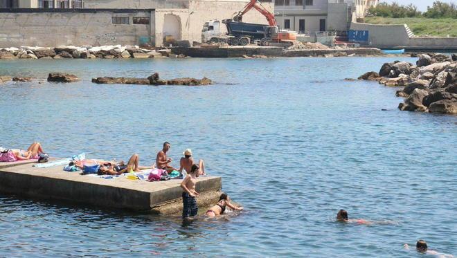 Mare vietato all’Accademia Rischio infezioni per i bagnanti 