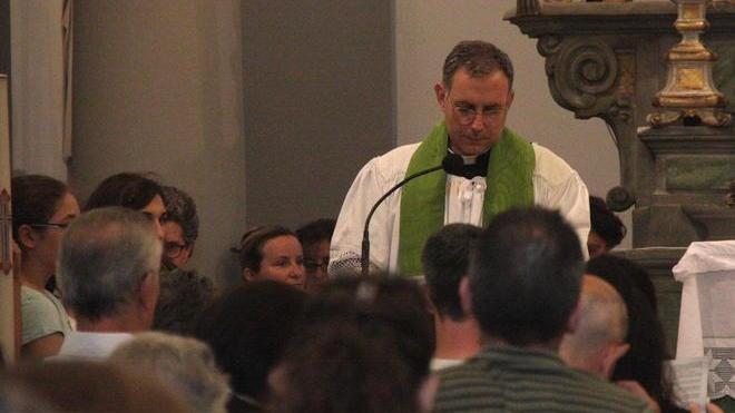 Nessuna polemica, il vescovo Simoni porge l’altra guancia