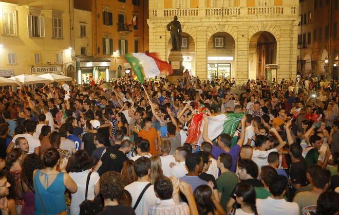 La festa per l’Italia degenera in vandalismo 